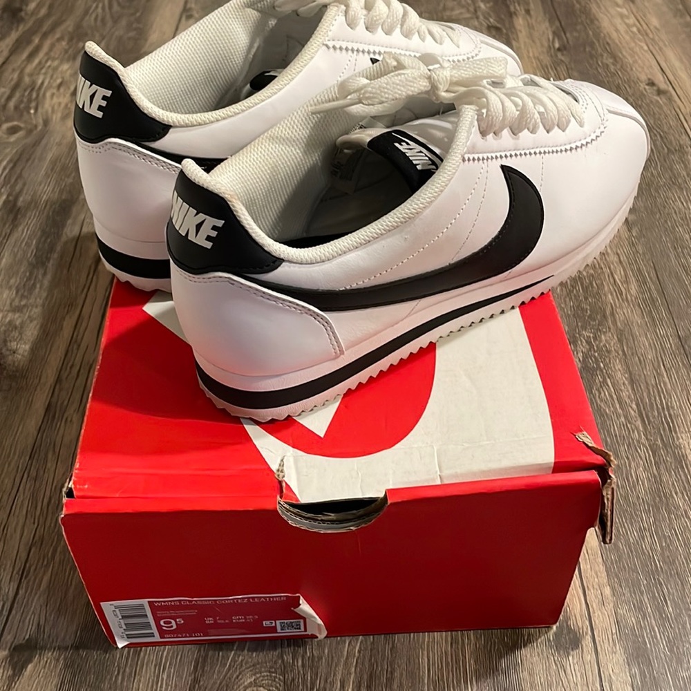 Black and white Cortez